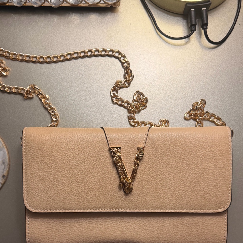 Authentic Versace Cream Leather Clutch with Gold Chain - Picture 2 of 6
